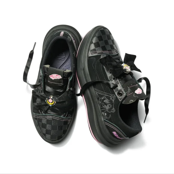 Vans Shoes Men\'s 7 Black Gray Sailor Moon Vans x Sailor Moon Skate Old Skool Black & White Skate Shoes  main image 3